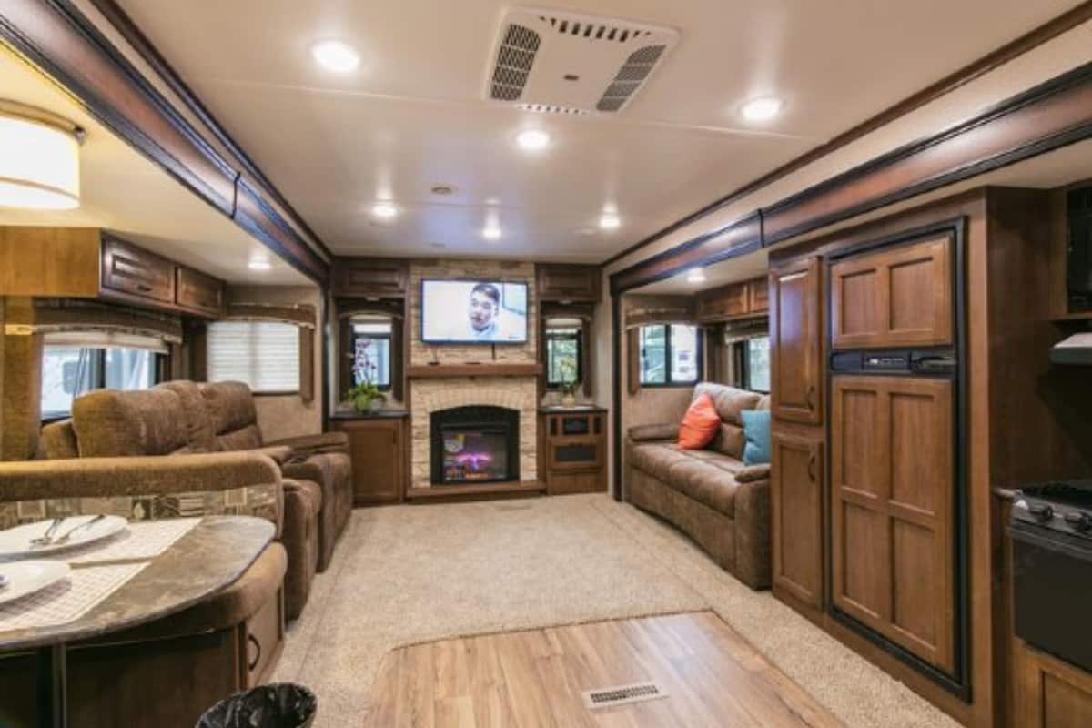 Comfort RV, Garden View | Minibar, blackout drapes, free WiFi