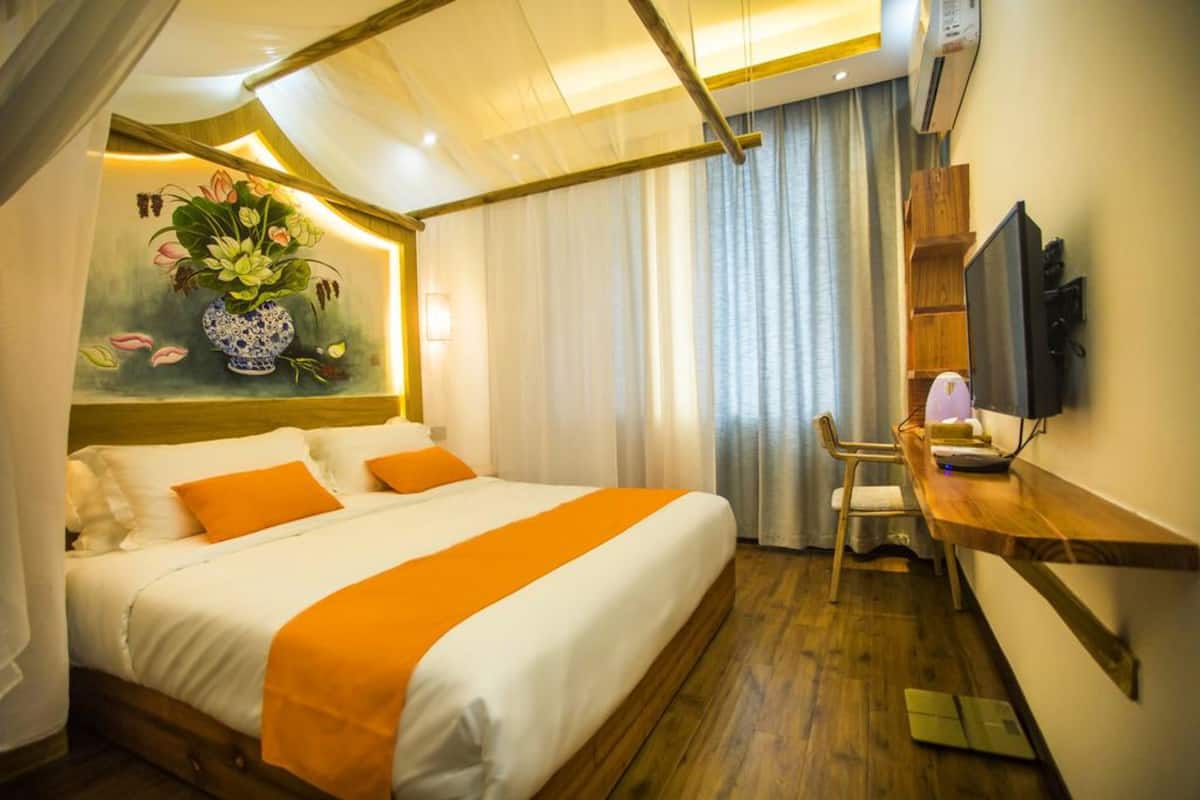 Deluxe Double Room | Desk, blackout drapes, soundproofing, free WiFi