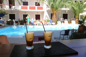 Bar ved bassenget
