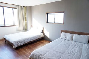 Desk, free WiFi - Konitel Namba 2 (Osaka)