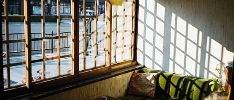 Coin salon dans le hall