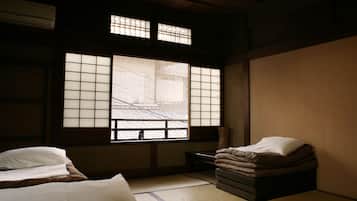 Triple Room | Free WiFi, bed sheets