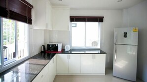2 Bedroom Pool Villa | Private kitchen | Fridge, microwave, stovetop, electric kettle - Baan Narwee Villa (Koh Samui)