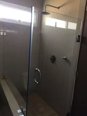 Family Condo, 2 Bedrooms | Bathroom shower - Depa Torre Marina (Mazatlán)