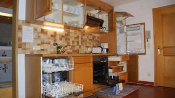 Apartment, 2 Bedrooms, Bathtub (Verwall) | Private kitchen | Fridge, microwave, oven, stovetop