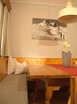 Classic Apartment, 2 Bedrooms (Malfon) | In-room dining