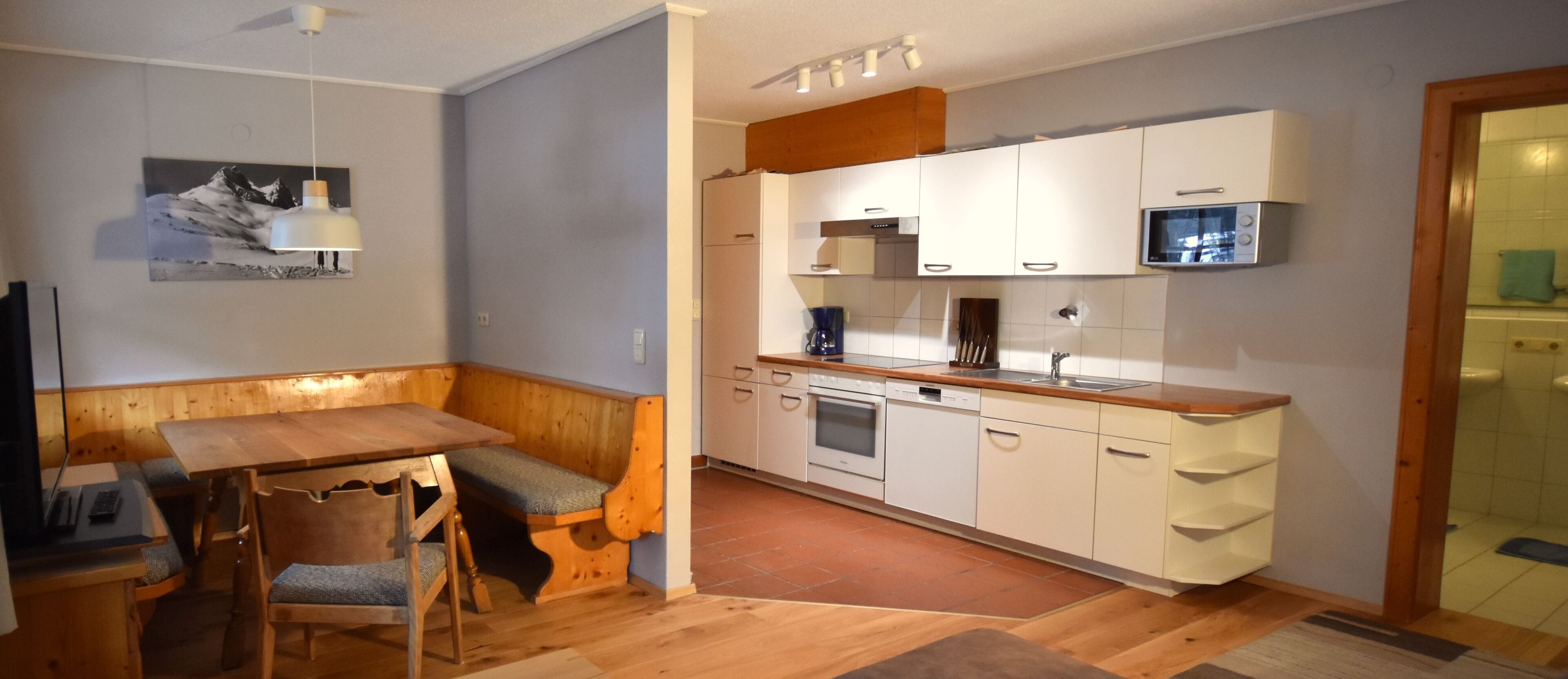 Apartament clàssic, 2 dormitoris (Malfon) | Sala d&#x27;estar | Televisor de pantalla plana de 81 cm amb canals per cable i televisor 