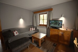 Classic Apartment, 2 Bedrooms (Malfon) | Living area