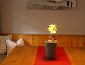 Classic Apartment, 2 Bedrooms (Malfon) | In-room dining - Brunnenhof (Pettneu am Arlberg)