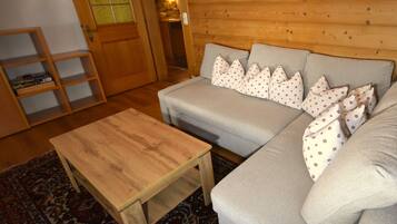 Apartment, 2 Schlafzimmer (Verwall) | Wohnbereich | 81-cm-Flachbildfernseher mit Kabelempfang, Fernseher, Tischtennisplatte