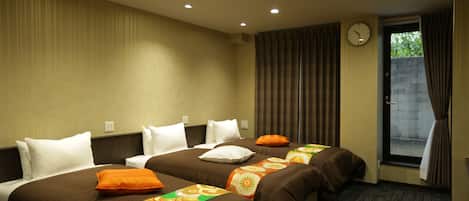 Standard Triple Room | Living area | Flat-screen TV