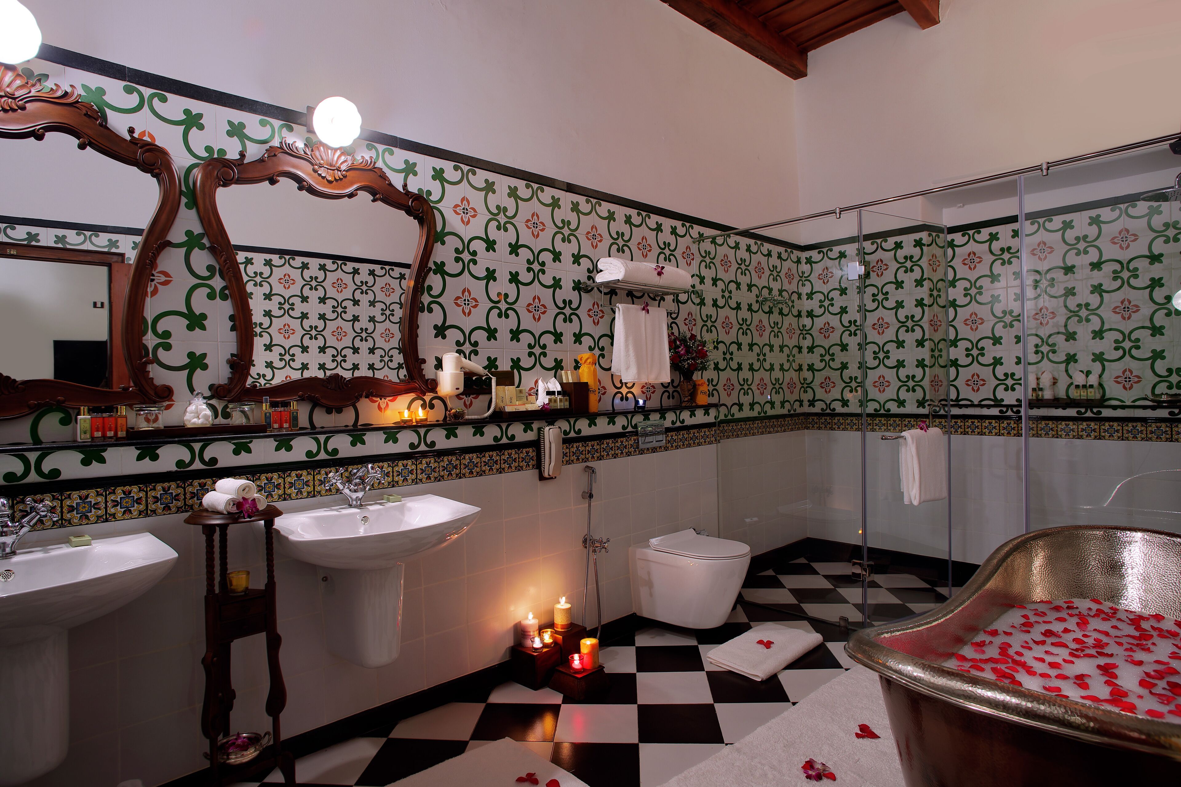 deluxe room, 1 king bed (sovereign) | minibar, in-room safe, soundproofing, free wifi