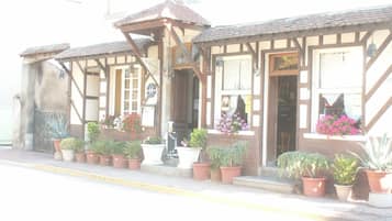 Mặt tiền nơi lưu trú