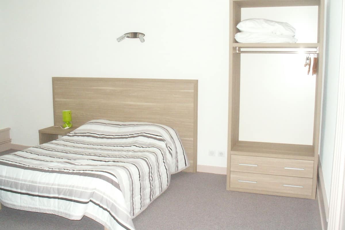 Habitación doble | Decoración individual, mobiliario individual, escritorio
