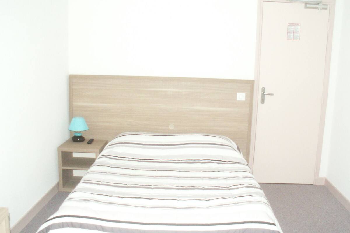 double room | individually decorated, individually furnished, desk, blackout curtains