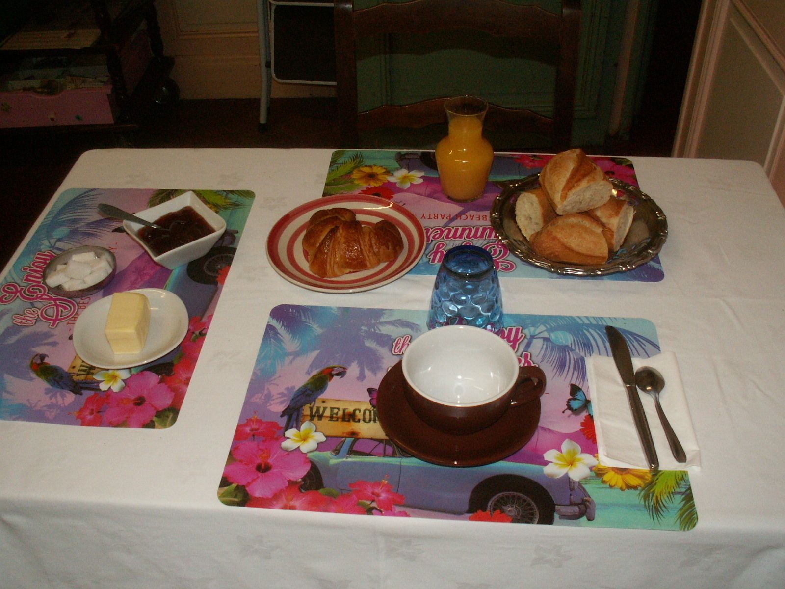 daily continental breakfast (eur 6.50 per person)