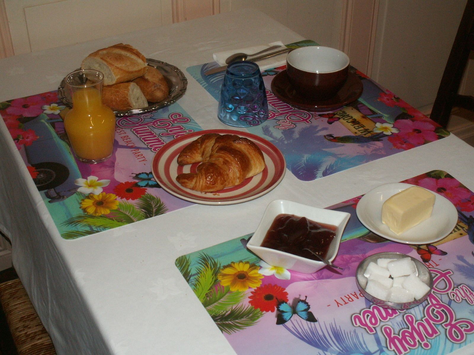 daily continental breakfast (eur 6.50 per person)