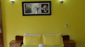 Standard Bungalow | WiFi (free), bed sheets - Coquillage Apartments (Praslin Island)