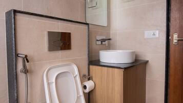 Regadera, amenidades de baño gratuitas, toallas, jabón