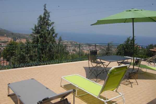 Sun deck - B&B villa zia Febronia (Patti)