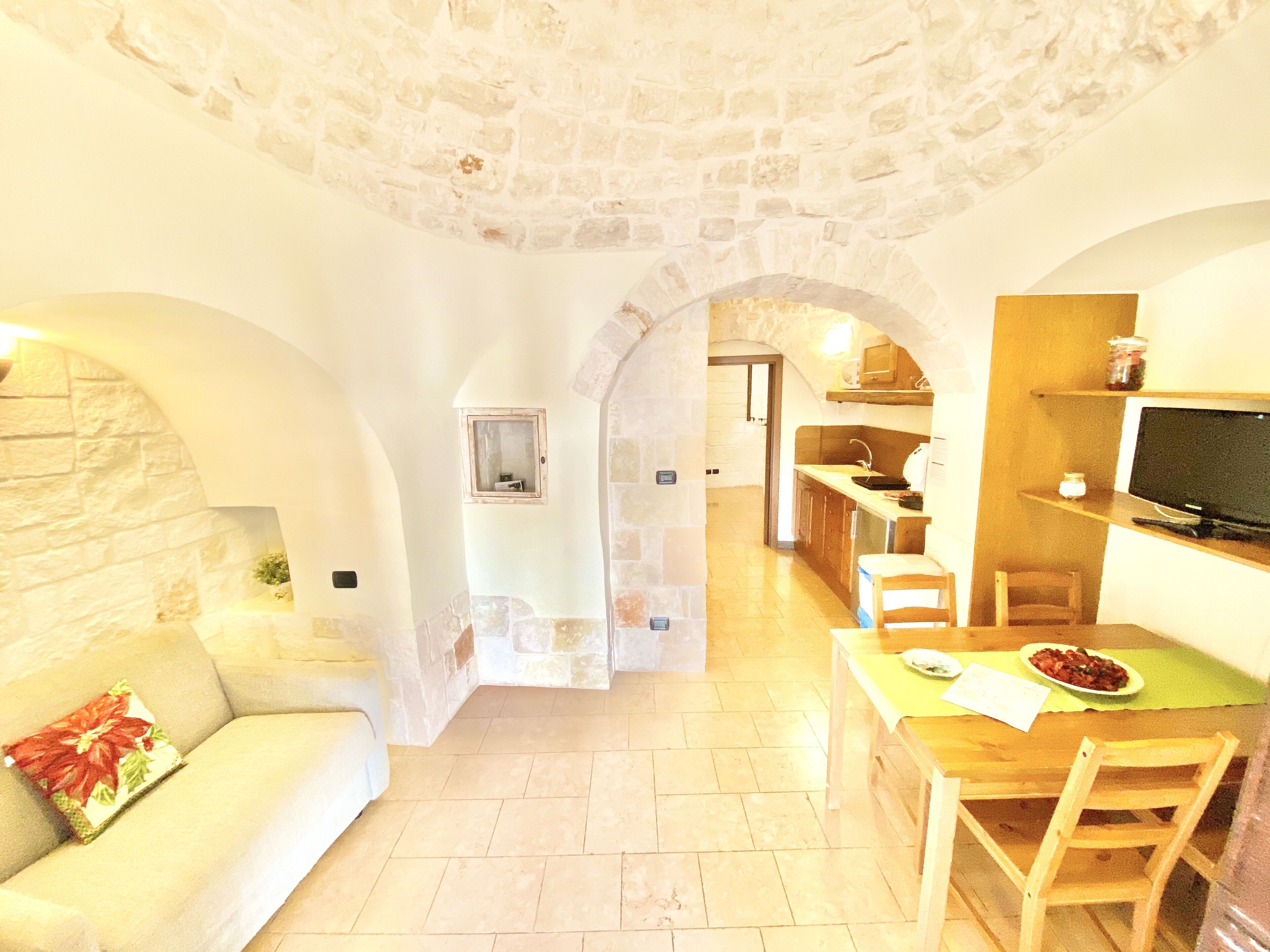 ห้องสวีท, 2 ห้องนอน, อ่างอาบน้ำ (Trullo Iris) | บริเวณนั่งเล่น | ทีวีจอแอลซีดี 32 นิ้ว พร้อมช่องดิจิตอล