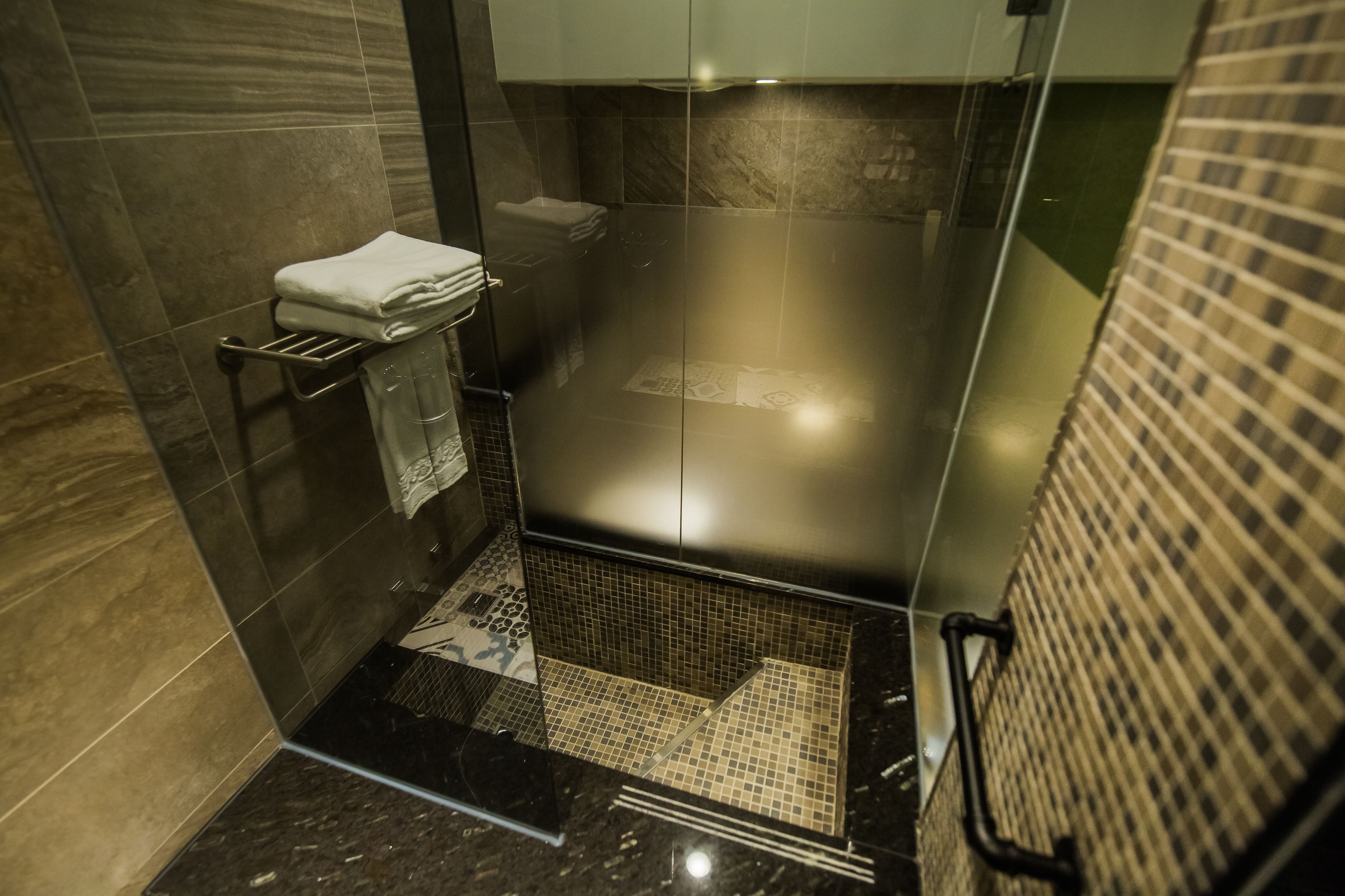 exclusive double room, 1 king bed, bathtub | deep-soaking bathtub