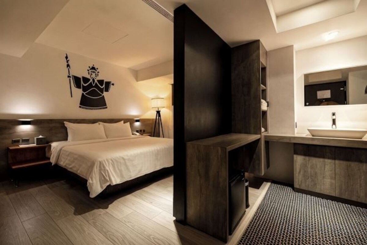 Premium bedding, desk, free WiFi, bed sheets