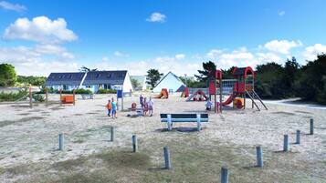 Khu vui chơi trẻ em - ngoài trời