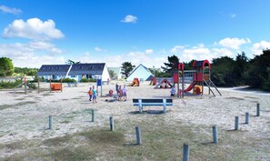 Children’s play area – outdoor