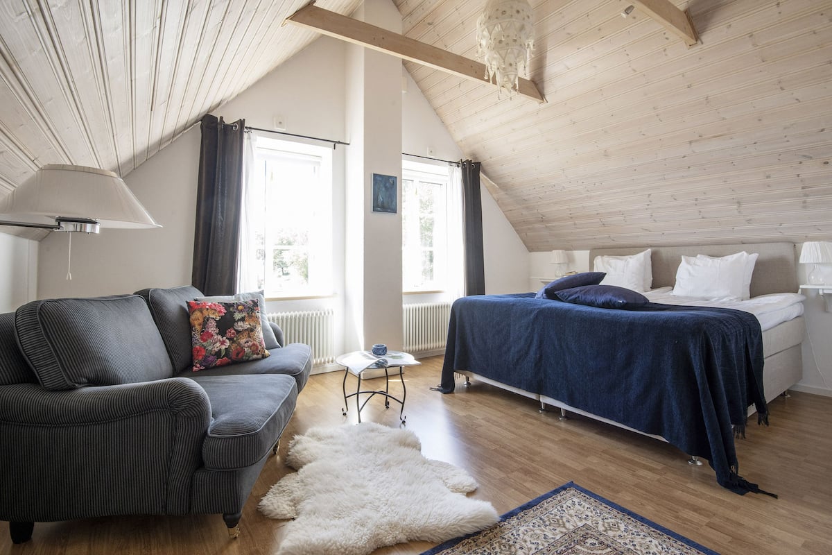 double room, bathtub | egyptian cotton sheets, premium bedding, individually decorated