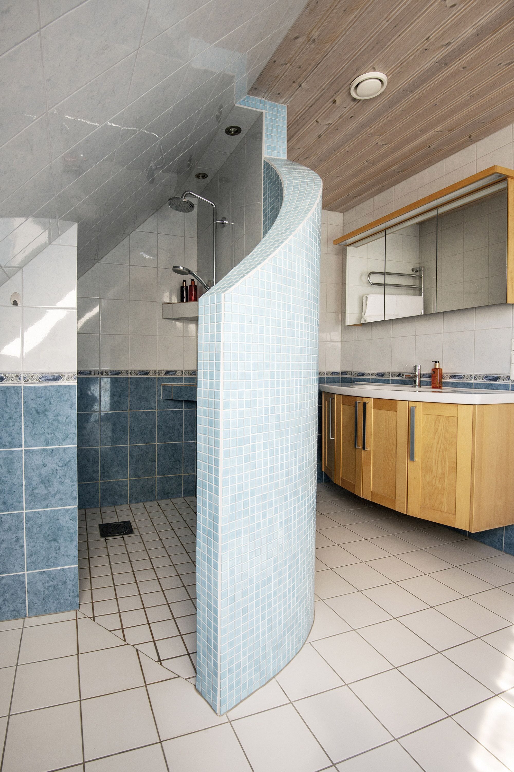 family suite, jetted tub | bathroom | designer toiletries, hair dryer, soap, shampoo