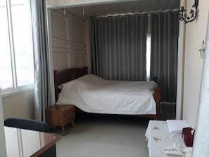 VIP Room | Blackout drapes, soundproofing, free WiFi - Farsai Homestay (Lop Buri)