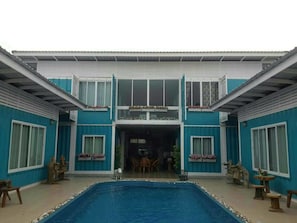 Outdoor pool - Farsai Homestay (Lop Buri)
