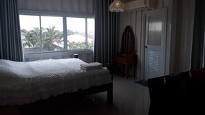 VIP Room with Pool View | 객실 내 편의 시설/서비스