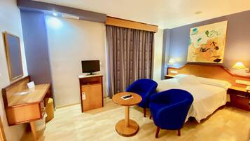 Junior Double Room, 1 Queen Bed, Terrace | 8 bedrooms, soundproofing, free WiFi, bed sheets