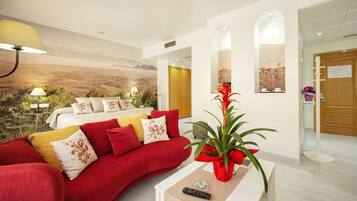 Suite | 8 bedrooms, soundproofing, free WiFi, bed sheets