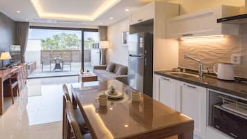 Premier Spa & Terrace | 私人廚房 | 雪櫃、微波爐、廚房用具/餐具/器皿