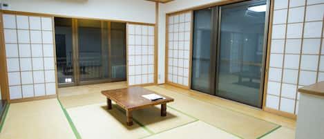 Chambre Tradition, salle de bains commune (Japanese-Style)