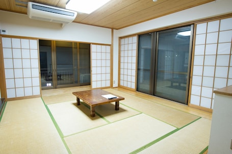 Japanese-Style Room, Shared Bathroom | In-room safe, bed sheets