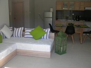 House, 1 Bedroom, Garden Area (Green) | Living room