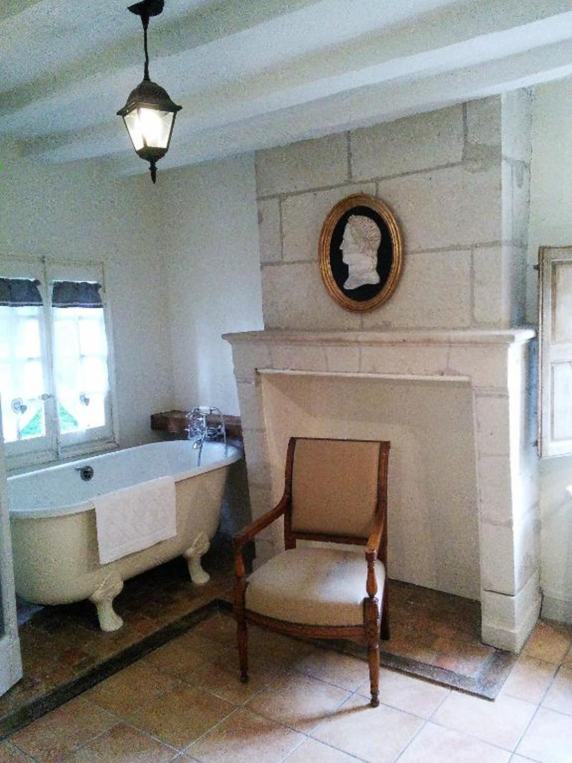 junior suite | bathroom | free toiletries, hair dryer, towels