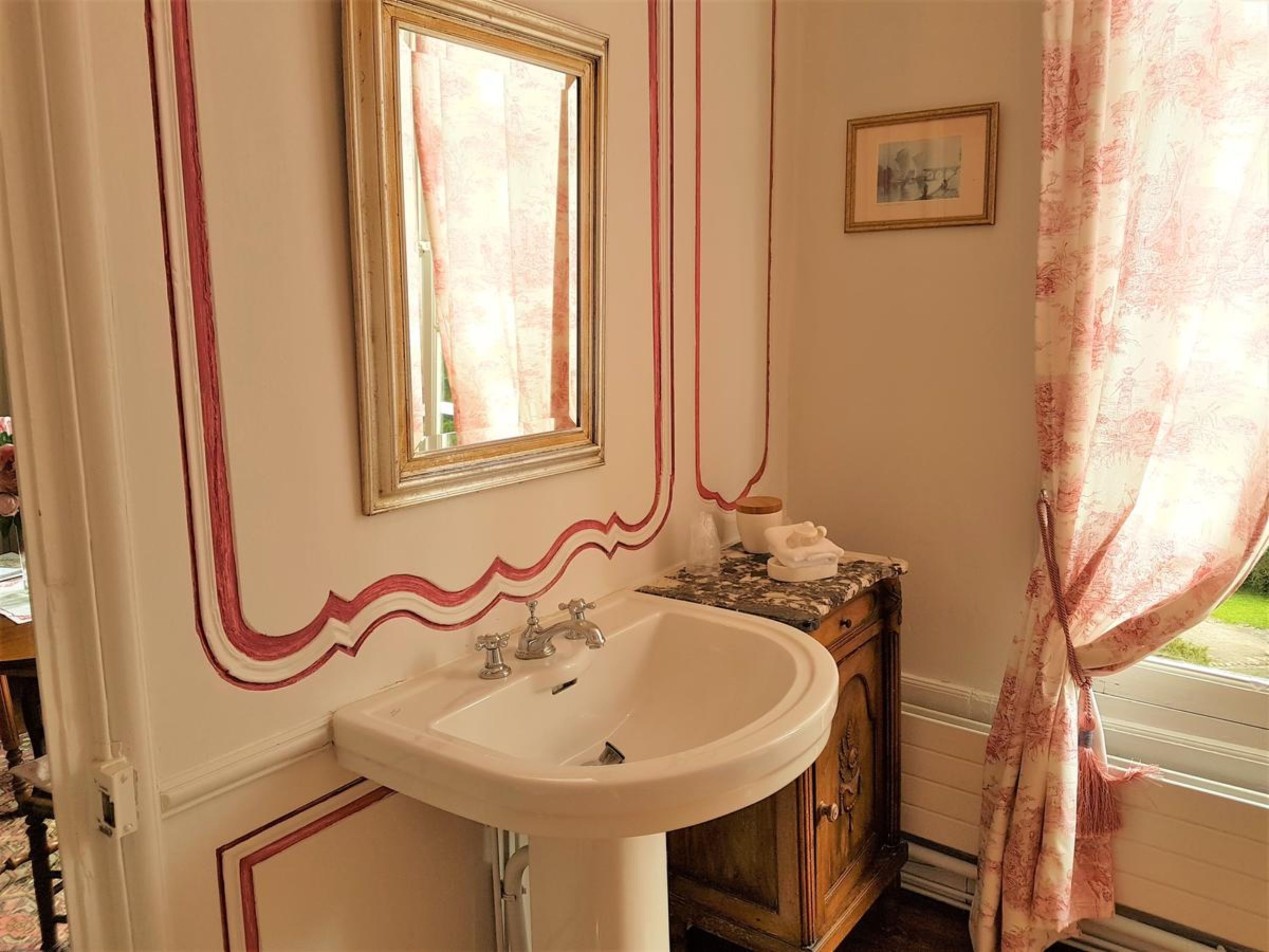 double room | bathroom | free toiletries, hair dryer, towels