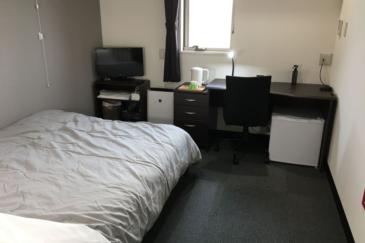 double room (no daily cleaning) | premium bedding, desk, laptop workspace, soundproofing