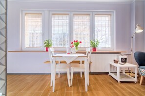 Studio Comfort | Vardagsrum | Platt-tv, Netflix och betalfilmer