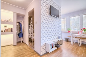 Comfort Studio | Iron/ironing board, cots/infant beds, free WiFi, bed sheets