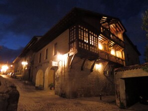 Property entrance - Posada La Casa del Organista (Santillana del Mar)
