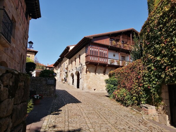 City view from property - Posada La Casa del Organista (Santillana del Mar)