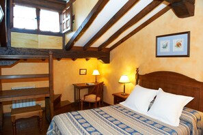 Dobbeltrom | 1 soverom, safe på rommet, skrivebord og blendingsgardiner