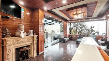 Lobby lounge