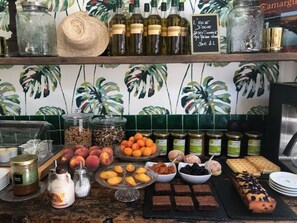 Daily buffet breakfast for a fee